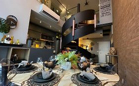 Apto Duplex Manhattan com suítes casal, solteiro e Reversível